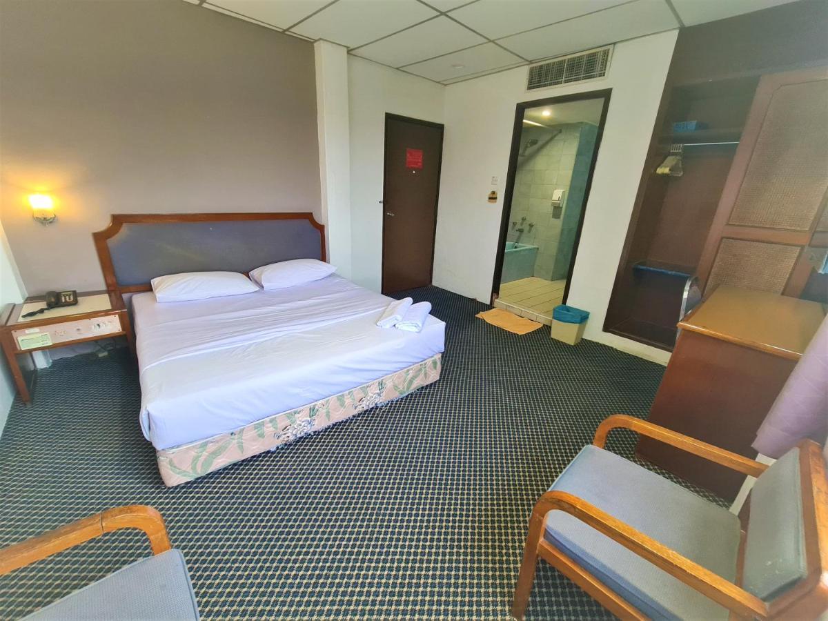 Anika Inn - Kluang Exterior photo