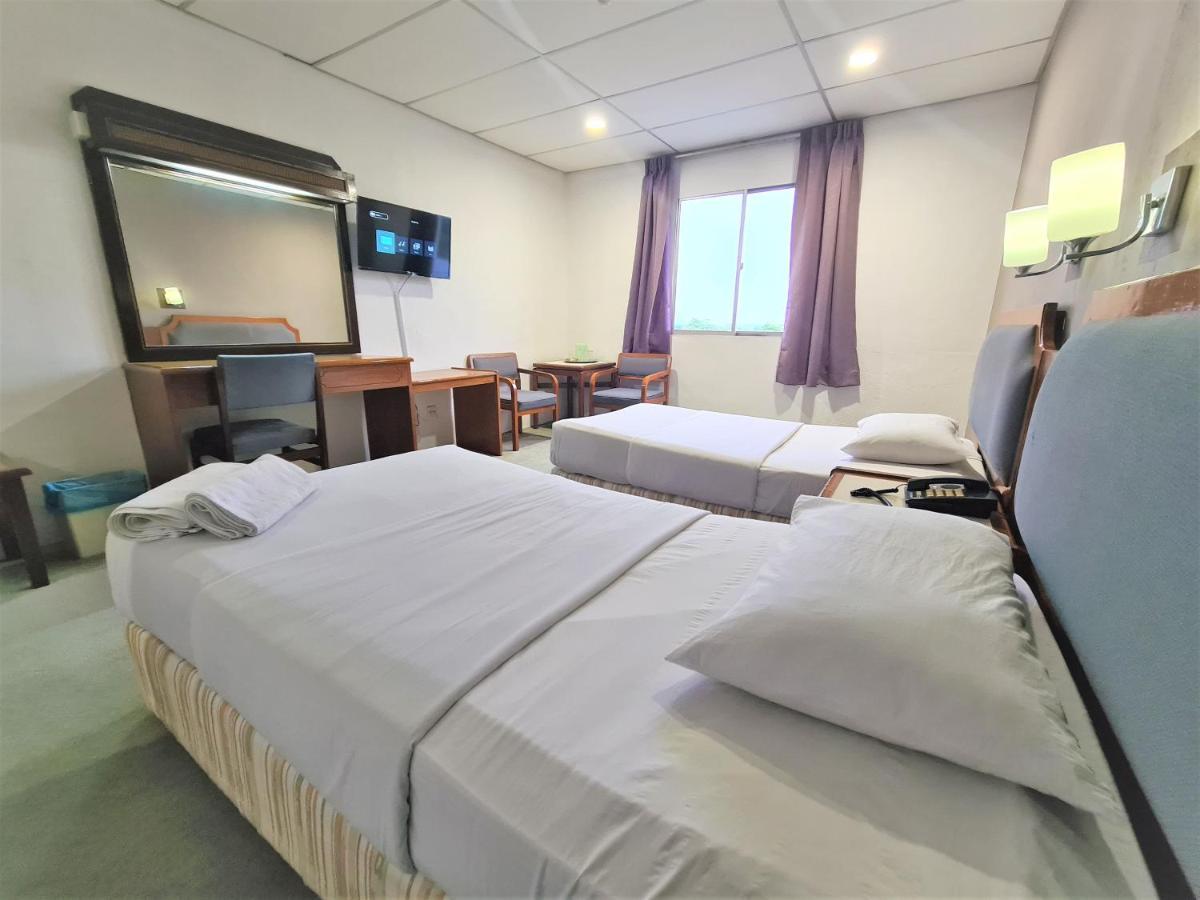 Anika Inn - Kluang Exterior photo